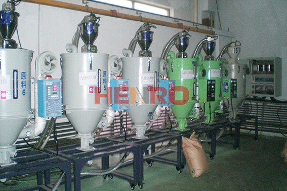 塑料颗粒集中供料系统不吸料的原因