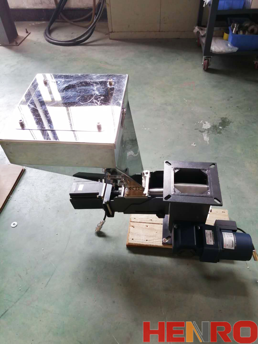 螺杆色母计量器：工作原理及应用场景分析